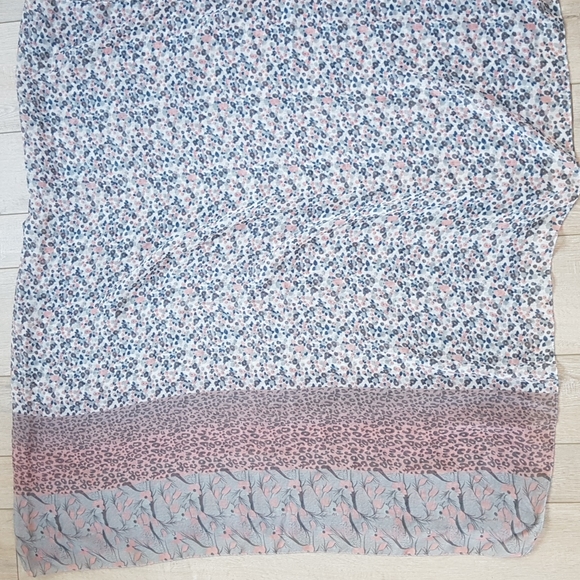 Bundle of two semi semi sheer rectangle scarves - Picture 3 of 7